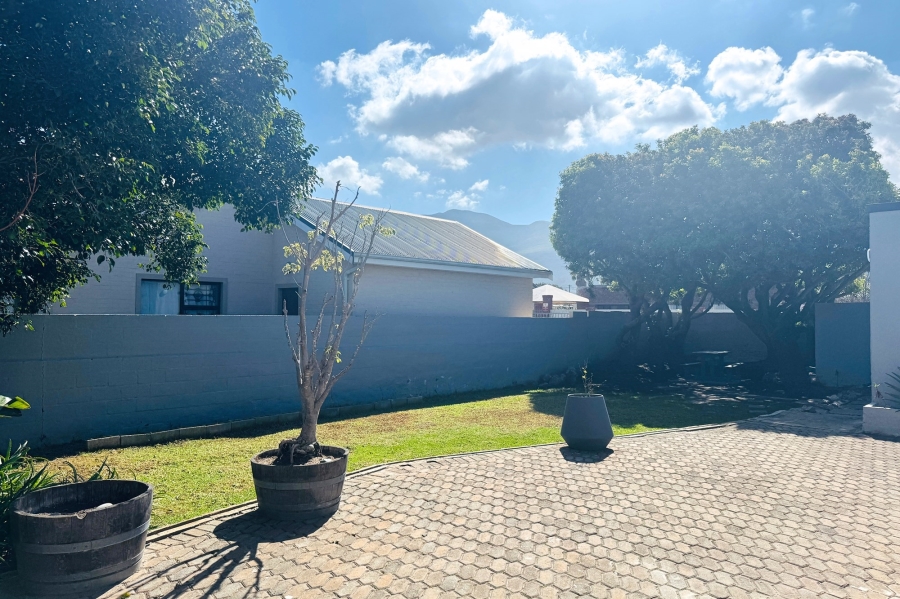 3 Bedroom Property for Sale in Sandbaai Western Cape